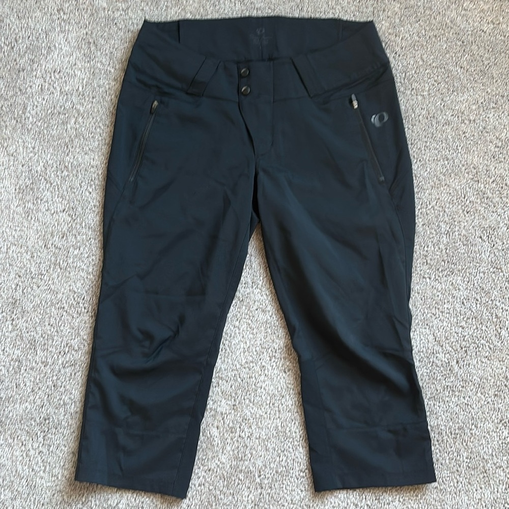 Women’s mountain bike 3/4 length baggies.